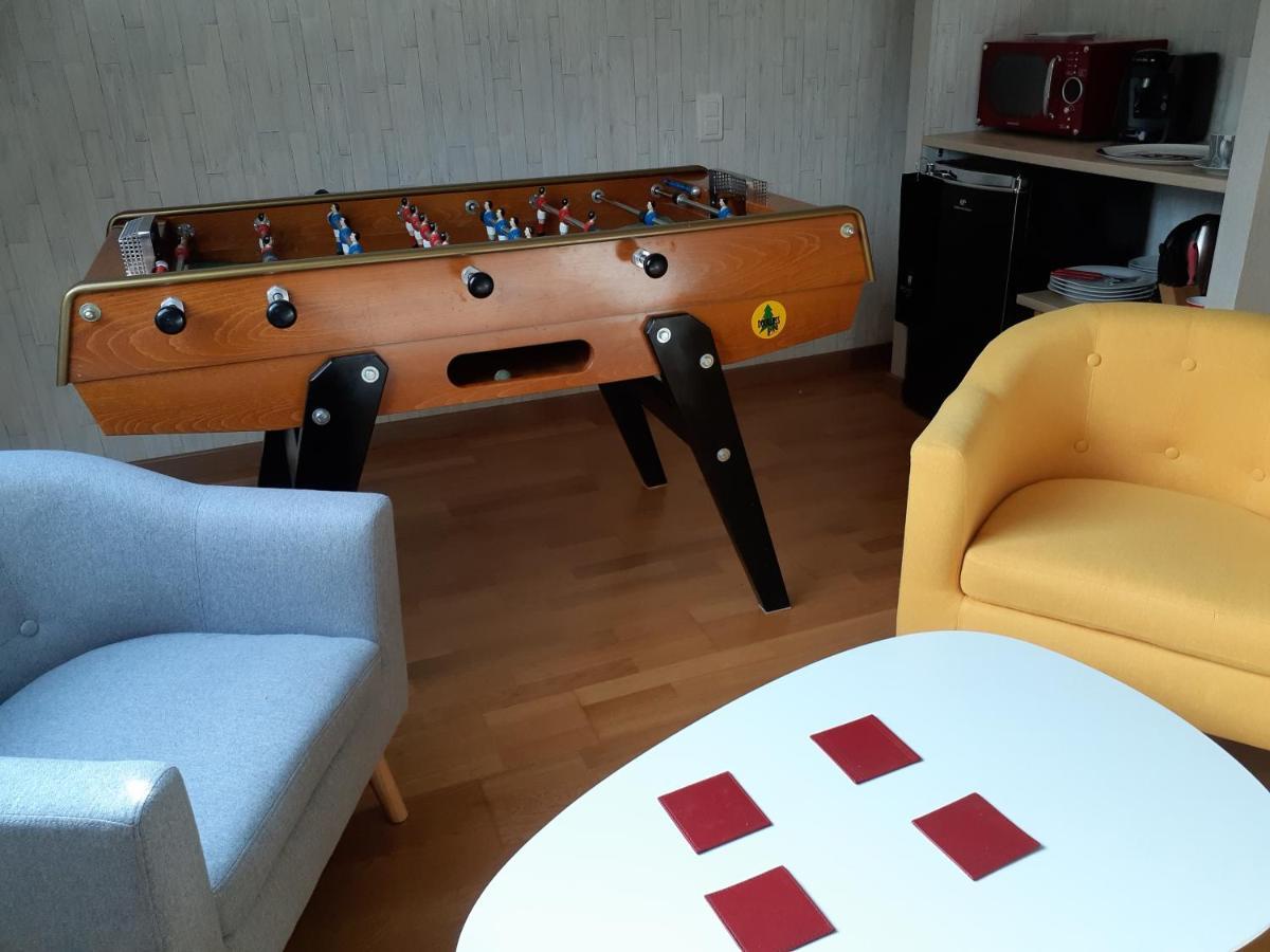 Chambre Au Nuit Etoile Et Jacuzzi Prive Bed & Breakfast Pleuven Bagian luar foto